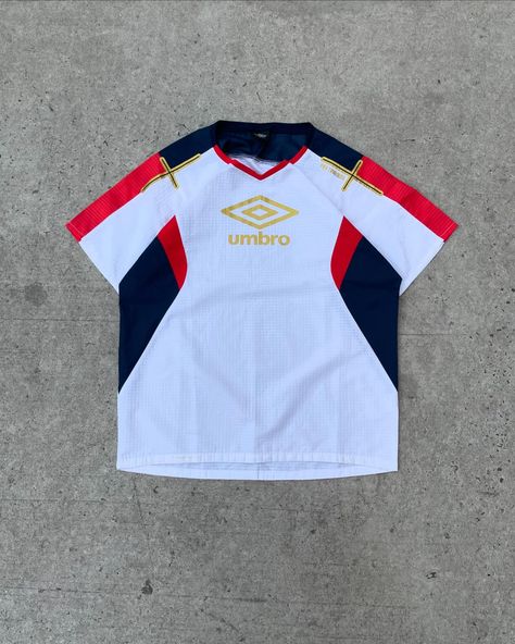 Umbro Rugby jersey made by descente Size:- M Price:- 1200₹ #umbro #rugby #thrift Vans Design, Brand Ideas, Jersey Vintage, Van Design, Rugby Jersey, Brand Development, Sport Shirt, Japanese Paper, Woven Labels