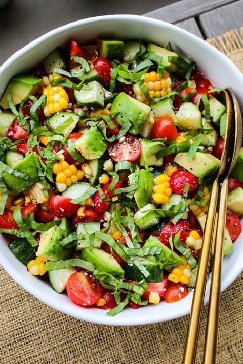 Walder Wellness, Salade Healthy, Sommer Mad, Bbq Salads, Strawberry Salsa, Salad Buah, Salad Recipes For Dinner, Spring Salad, Fruit Salad Recipes