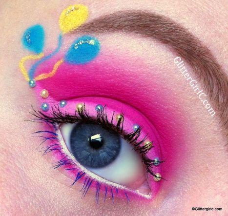 My Little Pony, Pinkie Pie Makeup. YouTube channel: https://www.youtube.com/user/GlitterGirlC Pinkie Pie Costume, Pinkie Pie Cosplay, Disney Inspired Makeup, Pony Makeup, Pie Party, My Little Pony Birthday Party, My Little Pony Costume, Little Pony Birthday Party, My Little Pony Party