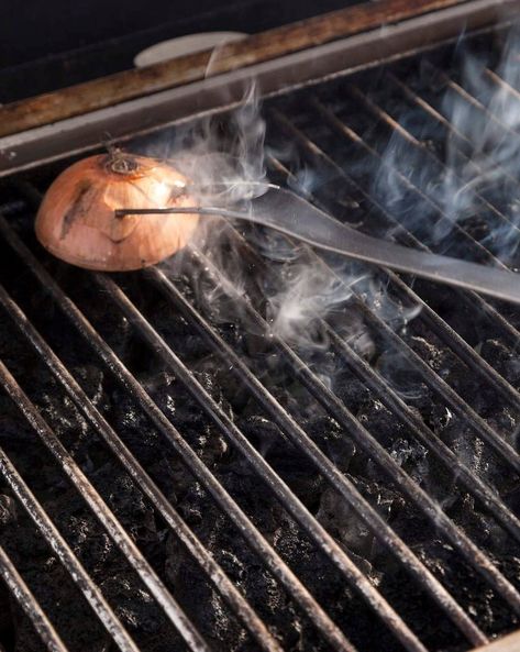 Best Way To Clean A Grill, How To Clean A Grill, Grill Cleaning Hacks, Cleaning Grill Grates, Cleaning A Grill, Clean Bbq Grill Grates, Cleaning Grill, Cleaning Bbq Grill, Clean Grill Grates