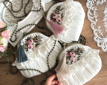 Diy Bags Tutorial, Victorian Ball Gowns, Handmade Fabric Bags, Free Crochet Bag, Embroidered Handbag, Vintage Crossbody Bag, Girly Bags, Hand Work Blouse Design, Flower Bag