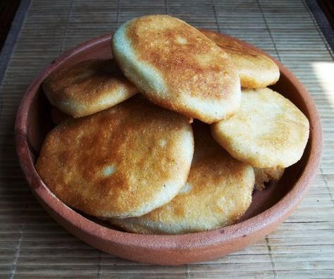 CHVISHTARI (GEORGIAN CORNBREAD WITH CHEESE) | Georgian Recipes Georgian Recipes, Georgian Cuisine, Georgian Food, Eggplant Dishes, National Dish, European Food, Russian Recipes, Best Dishes, Fish Dishes