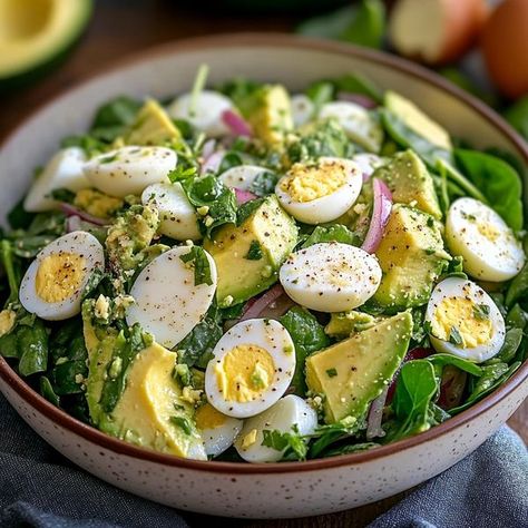 Spinach Salad With Egg, Hard Boiled Egg Salad, Egg Plating, Boiled Eggs Recipes, Spinach Egg Salad, Curried Egg Salad, Healthy Eating Posters, Avocado And Spinach, Healthy Munchies