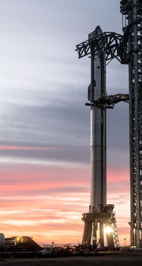 Rocket Wallpaper Iphone, Space X Wallpaper, Rocket Ship Aesthetic, Space Shuttle Wallpaper, Starship Wallpaper, Spacex Rocket Wallpaper, Spaceship Wallpaper, Space X Rocket, Space X