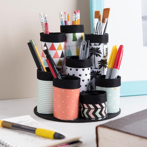 Altered desk organizer made out of paper towel cardboad rolls for holding pens, paintbrushes etc featuring Plaid products. Diy Desk Organization, Recycler Diy, Berbuka Puasa, Paper Towel Tubes, Diy Organizer, Desk Organization Diy, Organize Craft Supplies, Organisation Hacks, Organizing Hacks