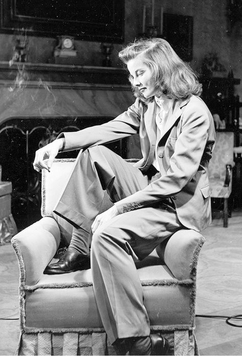 Katharine Hepburn wearing a pantsuit Kathryn Hepburn, Oud Hollywood, Portraits Women, Klasik Hollywood, The Philadelphia Story, Katherine Hepburn, Alfred Eisenstaedt, Diane Keaton, Hepburn Style