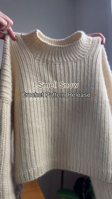 justtheworsted on Instagram: "❄️CROCHET PATTERN RELEASE❄️ The I Smell Snow Sweater pattern release is finally here! Its design was inspired by the beauty of the first snow of winter❄️🥹 I’ve already worn this so many times and have gotten tons of compliments, most of which are “This isn’t knit!?” No, it’s not. 😌 But it’s quite perfect. Although this is meant to have a cropped, loose fit (like all of my sweaters haha) there are instructions to help you modify the length and fit. So you can go totally cropped or long, lots of positive ease or fitted. Your choice💚 The I Smell Snow Sweater is on sale this weekend until 11:59 PM sunday KST so go get your copy! Pattern available on my website and ravelry.💚 Ps please give this a share or save before you leave to spread the word✨ And a HUGE tha Sweater Sleeve Pattern, Wool Crochet Sweater, Crochet Sweater Ideas Pattern, Easy Winter Crochet Ideas, Crochet Cozy Sweater, Crochet Sweater Stitches, Crochet Women’s Sweater, Crochet Sweaters Women Pattern Free, How To Crop A Sweater