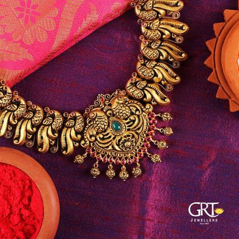 Grand Gold Necklace From GRT Jewellers. For more details please contact. Seller Name : GRT Jewellers Website : http://grtjewels.com/ Contact : 044 2346 1551 Facebook: https://www.facebook.com/grtjewels/ Related PostsGRT Jeweller’s Gold Antique Necklace DesignGold Ring Design From GRTDesigner Gold Necklace From GRTBeaded Necklace with Antique Pendant160 Grams Gold Neclace With Krishna PendantGold Antique Temple Necklace From … Grt Jewellers, Antique Necklace Gold, Temple Jewellery Earrings, Temple Jewelry Necklace, Gold Temple Jewellery, Antique Necklaces Design, Antique Gold Jewelry Indian, Antique Jewellery Designs, Gold Necklace Indian Bridal Jewelry