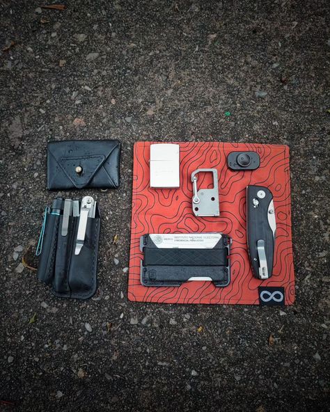 Hombre Prevenido Vale Por Dos! EVERYDAY CARRY 🇲🇽 EDC URBANO #edc #edcwallet #edchank #inmypocket #insta #instagood #instagram #instapic #everydaycarry #EverydayCarry #men #mensgear #mensaccessory #mensstyle #accesorios #style #enmisbolsillos #zippo Edc Tactical, Edc Gear, Everyday Carry