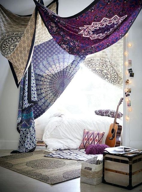 40 Best Tapestry Bedroom Ideas With Bohemian Vibes | Home Design And Interior Sala Zen, Meditation Nook, Sala Yoga, Bohemian Bedrooms, Girl Bedrooms, Meditation Rooms, Zen Room, Stil Boho, Bohemian Bedroom