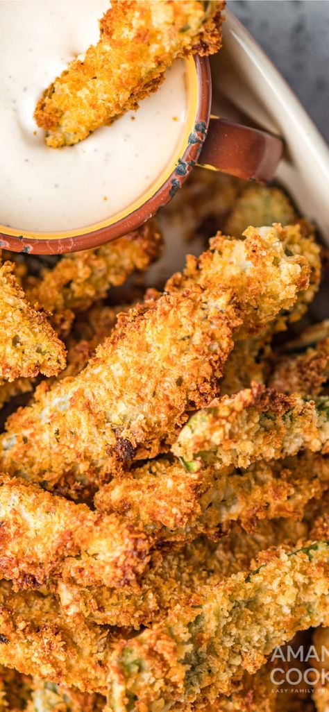 Air fryer jalapeno fries are crispy, crunchy, and baked to a beautiful golden brown in under 10 minutes. These fries have the right amount of kick without being overwhelmingly spicy. Jalapeno Fries, Recipes Jalapeno, Air Fryer Jalapeno, Fried Jalapenos, French Toast Bites, Soft Peanut Butter Cookies, Jalapeno Recipes, Crispy Fry, Air Fryer Dinner Recipes