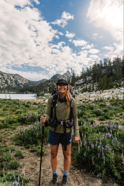 Hiking Hair, Granola Summer, Hiking Outfits Summer, Trail Outfits, Outdoorsy Aesthetic, Hiking Girl, Cute Hiking Outfit, Hiking Fits, Granola Girl Aesthetic