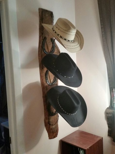 Horseshoe Hat Holder, Cowboy Hat Wall Hanger, Horseshoe Hat Rack, Cowboy Hat Storage Ideas, Hat Holder Diy, Cowboy Hat Rack Ideas, Cowboy Hat Decorations Ideas, Cowboy Hat Display, Cowboy Hat Racks