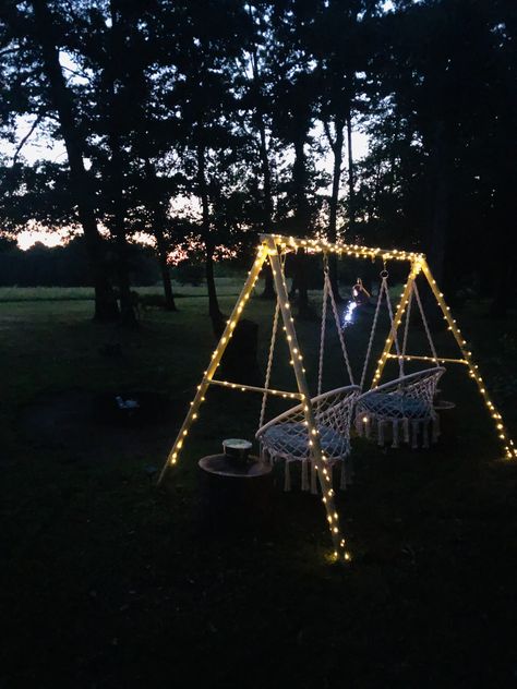 Painted Outdoor Swingset, Repurpose Old Trampoline Frame, Swingset Renovation, Repurposed Swingset Frame, Updated Swingset, Old Trampoline, Swing Set Diy, Metal Swings, Backyard Swings