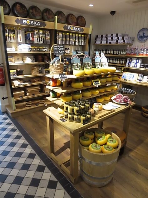 Charcuterie Store Display, Cheese Counter Display, Wine And Cheese Shop Design, Cheese Store Design, Cheese Shop Interior, Cheese Display Ideas, Cheese Shop Design, Display Ideas Retail, Cheese Boutique