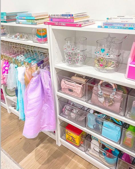 Girls Toy Organization, Kids Craft Storage, Barbie Storage, Barbie Organization, Toy Storage Ideas, Diy Toy Storage, Toy Storage Solutions, Girls Playroom, Kids Toy Organization