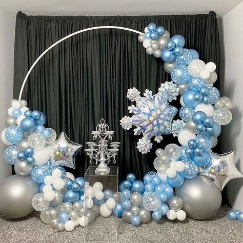 Balloon Garland Stand, Frozen Birthday Decorations, Frozen Balloons, Winter Wonderland Birthday Party, Elsa Birthday Party, Frozen Decorations, Frozen Party Decorations, Christmas Balloon Decorations, Deco Ballon