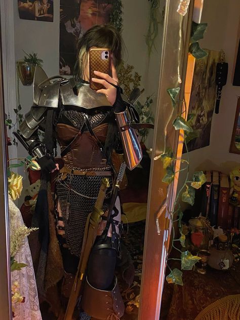 Ren Faire Huntress, Larp Outfit Female, Female Knight Cosplay, Owl Inspired Outfit, Ren Fair Costume Ideas, Renfaire Outfit Ideas, Bard Outfits, Female Pirate Outfit, Renfaire Inspiration