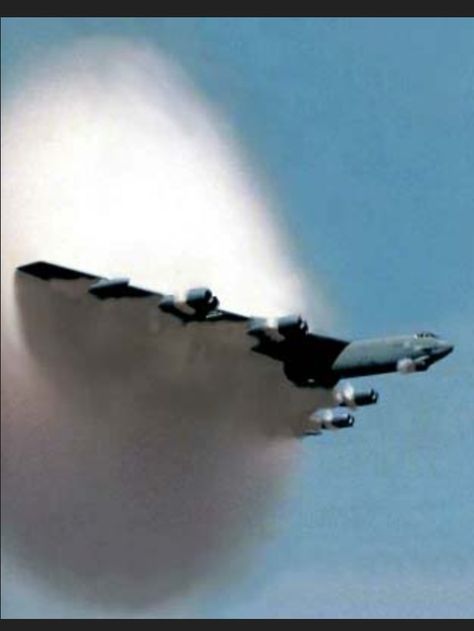 B52 breaking sound barrier Photo Avion, B 52 Stratofortress, Sound Barrier, Air Planes, Gas Turbine, Air Plane, Ww2 Planes, Military Jets, Jet Aircraft