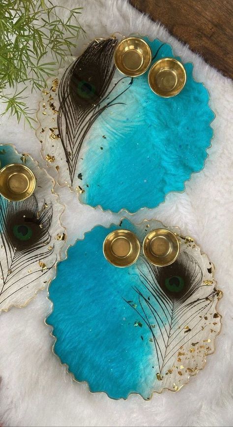 Resin Art With Peacock Feather, Indian Resin Art, Hand Craft Ideas Home Decor, Resin Art Puja Thali, Home Decor Resin, Peacock Feather Art Crafts, Small Resin Art, Resin Aarti Thali, Resin Tilak Thali