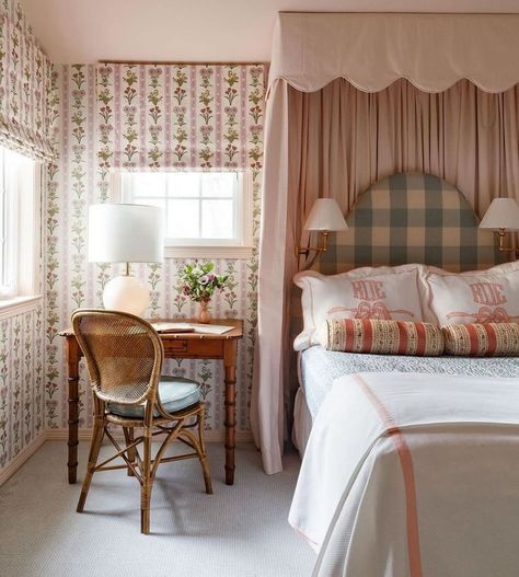 The Grandmillennial Lifestyle | Allie | The scallops, the gingham, the bows, the color. There is just so much to love in this bedroom! 🏠 @katiedavisdesign #grandmillennial… | Instagram Love Shack Fancy Bedroom, Cottage Bedrooms, Grand Millennial Decor, New England Aesthetic, Fancy Bedroom, Grand Millennial Style, Girls Room Design, Cottage Bedroom, April 22