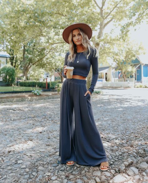 Boho Chique, Boho Mode, Mode Hippie, Crop Top Long, Estilo Hippie, Chique Outfits, Casual Chique, Mode Boho, Two Piece Pants Set