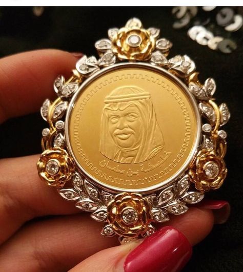 Gini Ginni Pendant Design Diamond, Gold Coin Jewelry, Gold Coin Ring, Brides Mom, Diamond Pendants Designs, Diamond Pendants, Pendant Diamond, Gold Designs, Coin Earrings