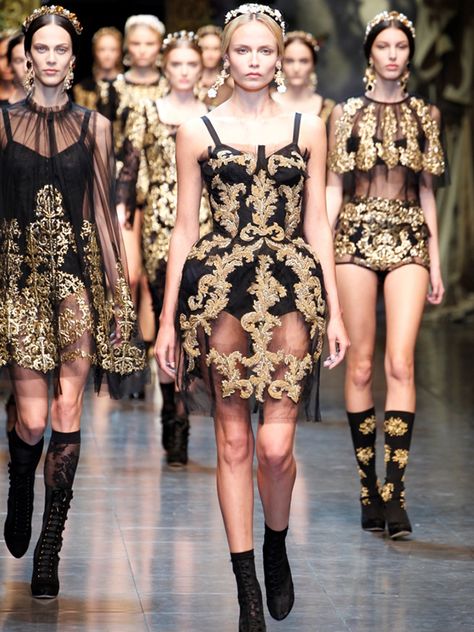 Embroidered details and intricate patterns and designs that mimic the garments of 17th century royalty. Fashion designers such as Gucci, Ralph Lauren and even p Milano Fashion Week, Baroque Style, Dolce E Gabbana, Baroque Fashion, Beauty And Fashion, Looks Style, Mode Inspiration, Rococo, Milan Fashion Week