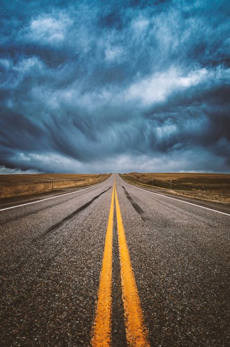 Free Montana Image on Unsplash Backroads Aesthetic, Blowin' In The Wind, Behance Design, Road Photography, Montana Usa, Beautiful Roads, Aesthetic Sunset, Photography Aesthetic, On The Road Again