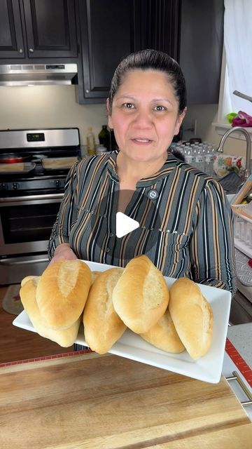 Bolillo Recipe, Frosty Recipe, Beef Wellington Recipe, Homemade Bread Recipes Easy, Mexico Food, Quick Recipes Snacks, Bread Recipes Sweet, Easy Bread Recipes, Fun Baking Recipes