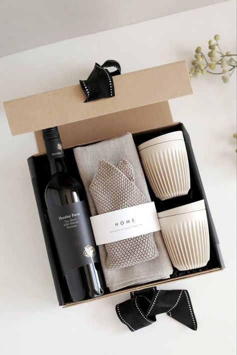 Diy Corporate Gift Ideas, Australian Gift Ideas, Cooperate Gift Boxes, Gift In A Box Ideas, Holiday Box Ideas, Wellness Hamper Ideas, Corporate Baskets Gift Ideas, Corporate Gift Box Ideas, Gift Luxury