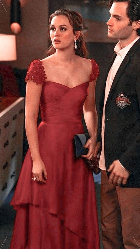 #blair #waldorf #dan #humphrey #gossip #girl #cast #red #dress Gossip Girl Prom Dress, Gossip Girl Gowns, Gossip Girl Prom, Blair Waldorf Dress, Dan Gossip Girl, Blair And Dan, Gossip Girl Dresses, Gossip Girl Cast, Blair Waldorf Outfits