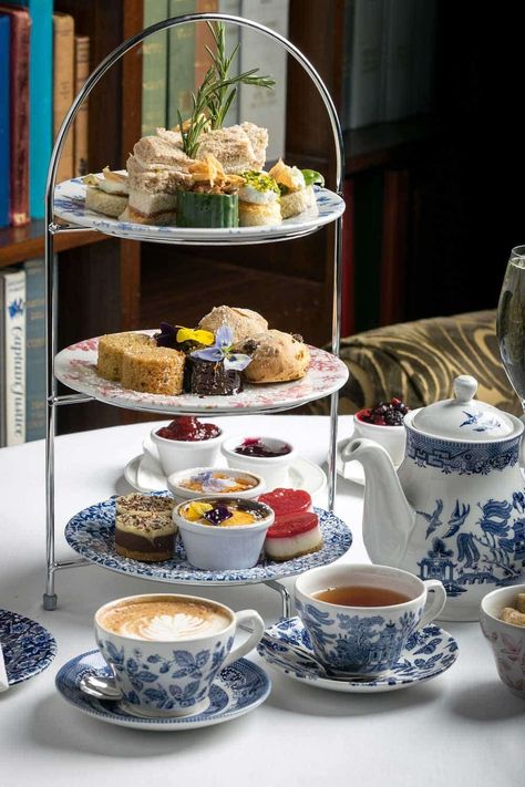 Gluten Free High Tea, Vintage Tea Time, Afternoon Tea London, English Afternoon Tea, Chinese Snacks, Tea Restaurant, Best Afternoon Tea, High Tea Party, Afternoon Delight