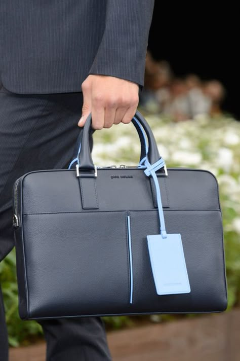 de Dior Homme // Men Bags Fashion Handbags, Mens Leather Bags, Office Bag For Men, Dior Men Bag, Office Bags For Men, Men Briefcase, Leather Business Bag, Laptop Bag Men, Briefcase Bag