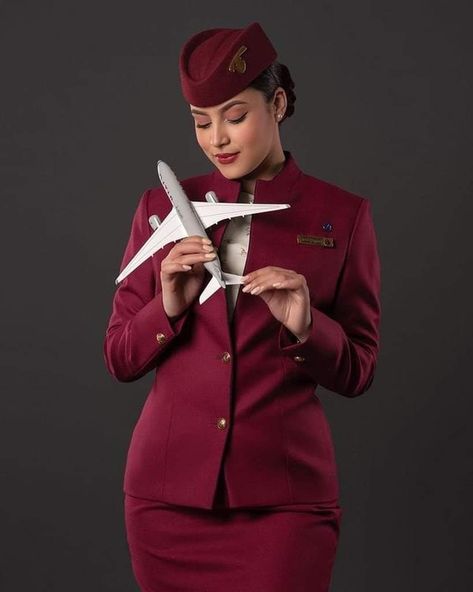 Flight Attendant Life Pictures, Qatar Airways Cabin Crew, Cabin Crew Jobs, Airline Jobs, Stewardess Uniform, Flight Attendant Fashion, Flight Attendant Uniform, Airline Company, Flight Attendant Life