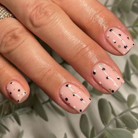 Simple Biab Nail Designs, Polka Dot Nail Art Designs, Pink Nail Polish Colors, January Nail Designs, Biab Nails, Polka Dot Nail Designs, Dot Nail Designs, Polka Dot Nail Art, Dot Nails