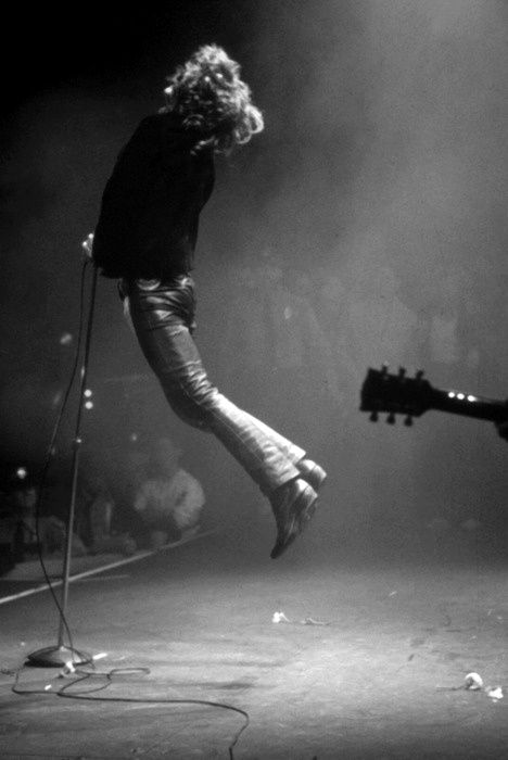 leap | music | guitar | jump | black & white | perform | sing it loud | smokey room | concert | festival | rock n roll | awesome | moment captured | suspended in time | www.republicofyou.com.au Robert Plant, Foto Muro Collage, Grafika Vintage, The Doors Jim Morrison, Rock & Roll, Papa Roach, Musica Rock, Rock N’roll, I'm With The Band