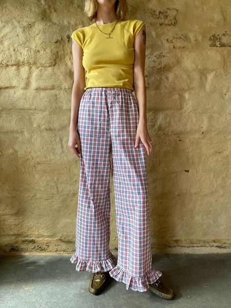 Hatyai Outfit, Comfortable Outfits Summer, Fun Pants Outfit, Cool Pants Outfit, Outfits With Pants, Frill Pants, Bed Fabric, Fun Outfits, Loose Fitting Pants