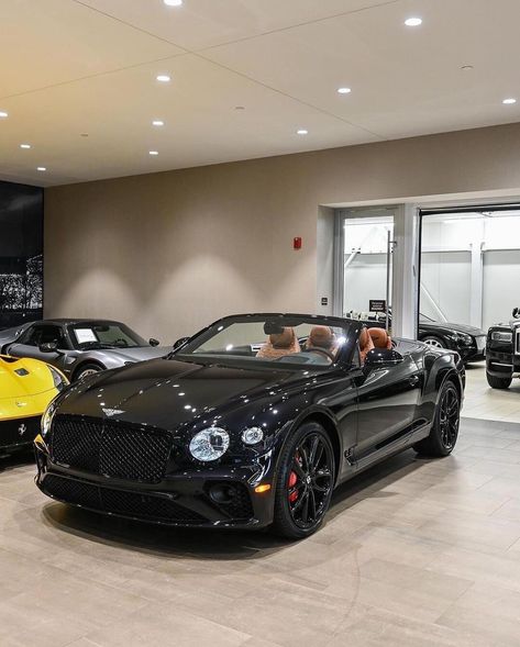 Bentley Convertible, Black Bentley, Blacked Out Cars, Bentley Continental Gt Convertible, Tmax Yamaha, Bentley Mulsanne, High End Cars, Lux Cars, Bentley Car