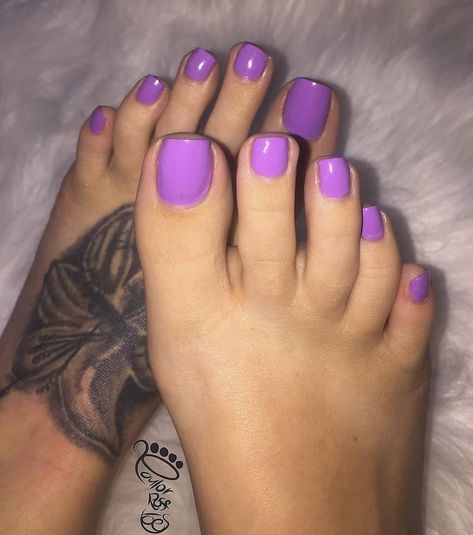 Image may contain: one or more people and closeup Purple Toes Toenails, Purple Toe Nail Designs, Toenail Polish Colors, Purple Pedicure, Purple Toe Nails, Claw Game, Purple Toes, Daily Nails, Polished Nails