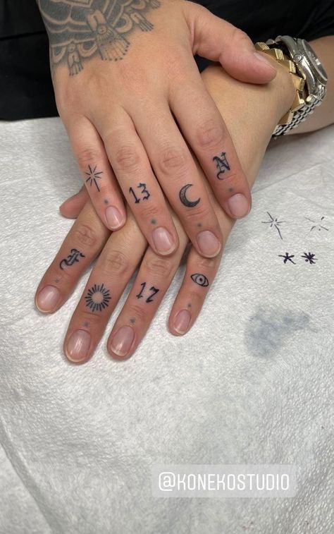 Finger Doodles, Cool Finger Tattoos, Tattoos Finger, Small Finger Tattoos, Finger Tattoo For Women, Finger Tats, Knuckle Tattoos, 13 Tattoos, Finger Tattoo Designs