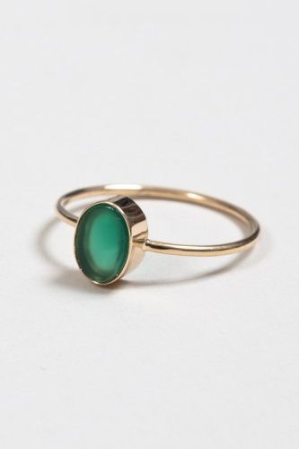 Ring Alternatives, Emerald Ring Design, Ruby Ring Designs, Stone Ring Design, Coral Jewelry Set, Class Rings, Green Onyx Stone, Wardrobe Styling, Pretty Jewelry Necklaces