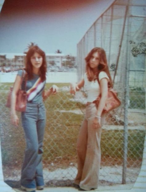 70s Venice Beach, 70s Inspired Aesthetic, 70s Highschool Aesthetic, Latina 70s Fashion, 70s Free Spirit Aesthetic, Real Pictures From The 70s, Izzy Bee Phillips, High School In The 70s, Popular 90s Fashion Trends