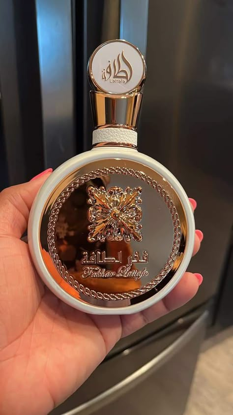 Expensive Perfume Luxury, Arabian Perfume Aesthetic, Arab Perfumes For Women, Arabic Perfumes For Women, Expensive Perfume Luxury Women, Arabic Parfum For Women, Perfume Arabic, Arabic Fragrance, Latafa Perfume