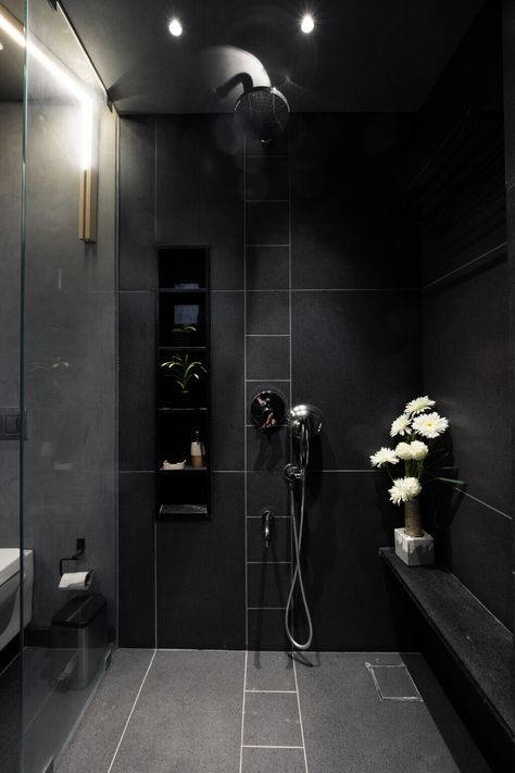 30+ Stunning Shower Tile Ideas That Will Transform Your Bathroom All Black Bathroom, Small Bathroom Modern, Matte Black House, Black Wall Tiles, Black Tile Bathrooms, Small Bathroom With Shower, Bathroom Design Black, Bathroom Shower Tile, Black Tiles