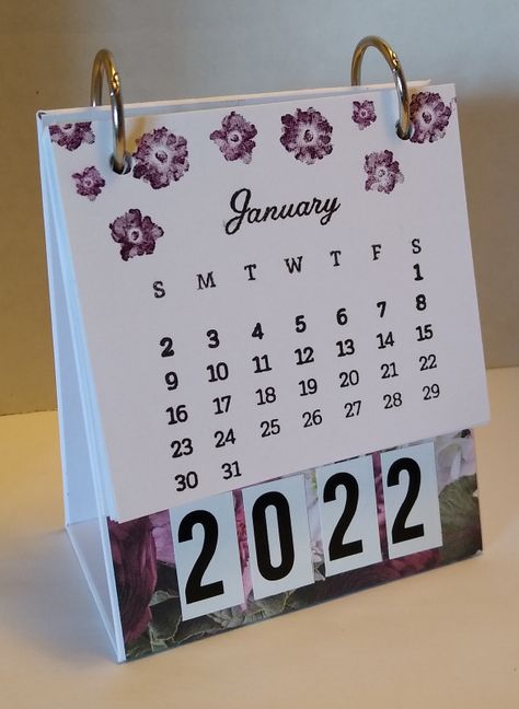 How To Make A Small Calendar, Couture, Home Calendar Ideas, Diy Table Calendar, Diy Mini Calendar, Diy Calander Ideas, Diy Calendar Ideas How To Make, Homemade Calendar Ideas, Table Calendar Design Ideas