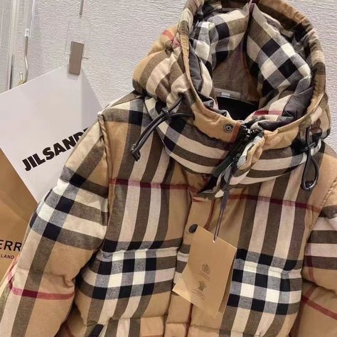 Burberry Winter Coat, Brown Puffer Jacket, Mens Puffer Jacket, Winter Puffer Jackets, Hooded Winter Coat, Parka Women, Outwear Coat, Sweater Trends, Plus Size Outerwear