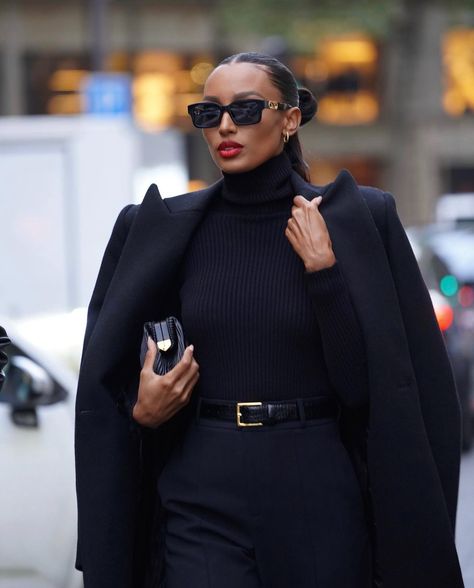 Luxury Outfits Women, Jasmin Tookes, How To Look Expensive, Luxury Wardrobe, Woman In Black, Jasmine Tookes, Classic Style Outfits, Estilo Chic, Luxury Women Fashion