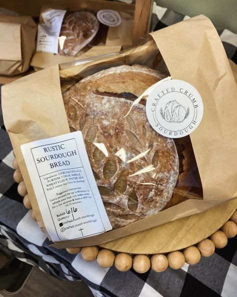 Just in! Great sourdough and herb focaccia bread! I know we will sell out of focaccia early,but she’ll bring us more tomorrow if you are all wanting some!! Comment below! Selling Bread At Farmers Market, Sourdough Bread Farmers Market, Sourdough Market Display, Sourdough Bread Pictures, Sourdough Bread Display, Focaccia Packaging, Selling Sourdough Bread, Sourdough Bread Packaging, Sourdough Packaging