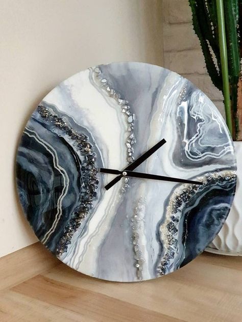 Diy Resin Painting, Geode Wall, Large Geode, Resin Clock, Clock Movements, Diy Resin Art, Resin Painting, Marble Wall, Diy Resin